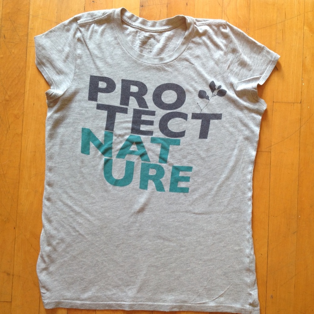Old Navy Protect Nature T-Shirt Gray Size Small